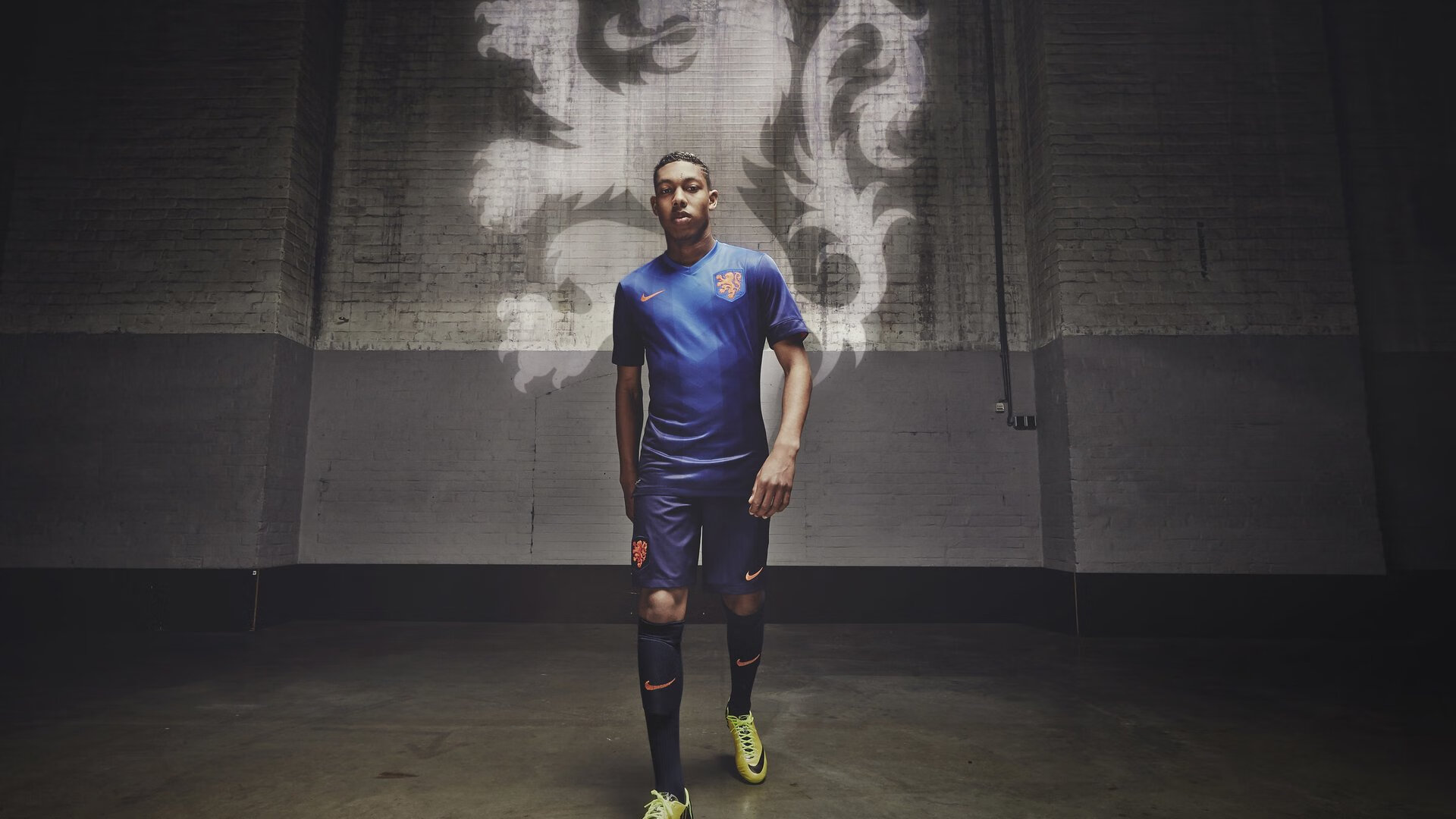 九游体育官方app-教练战术风格与球队文化融合助推战力全面提升，教练技术的战神课程